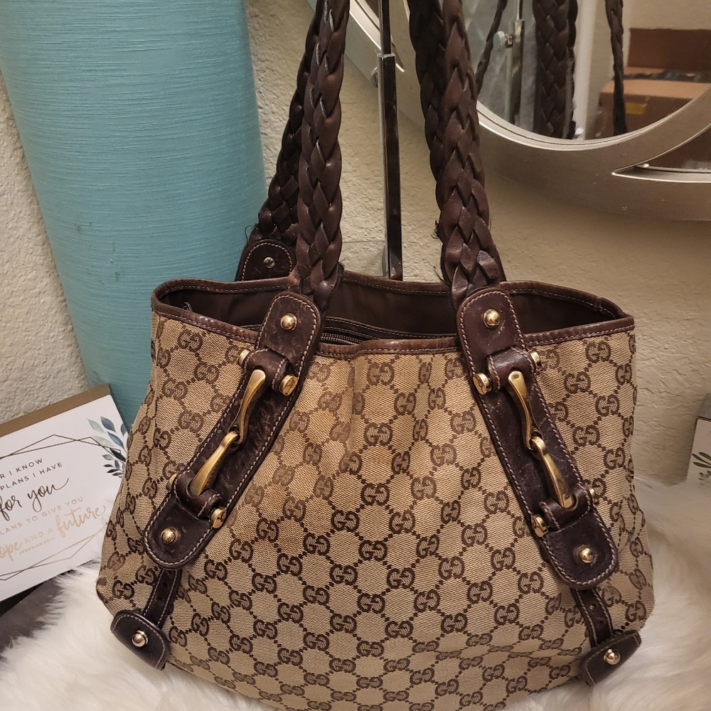 Authentic Gucci Pelham Shoulder Bag